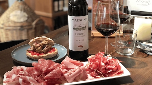 Milan: Aperitivo with Tasting Plate & Glass of Wine