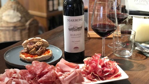 Milan : Aperitivo avec assiette de dégustation et verre de vin