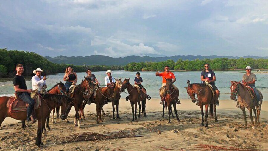 Guided Tour with Horseback Riding and Bioluminescence in Puerto Escondido