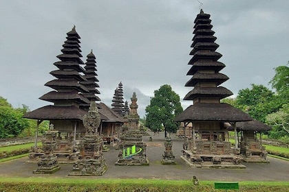 Half-Day Private Tour to Tanah Lot and Bali Royal Temple