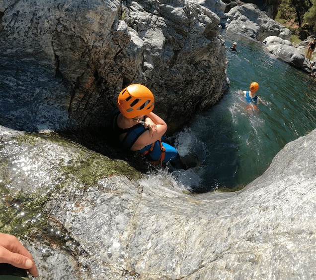 Benahavís: Canyoning Guided Tour at Guadalmina River