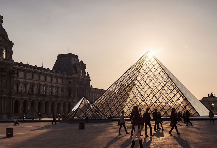 Skip-the-Line Louvre Express Tour: Mona Lisa, Venus de Milo & More