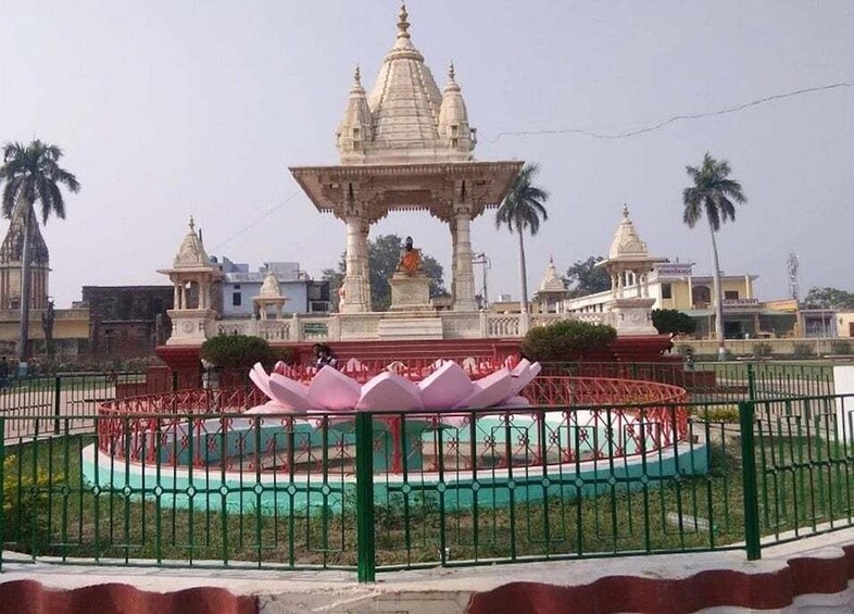 Picture 1 for Activity Ayodhya : Private car hire with driver for 8 hours/ 80 kms