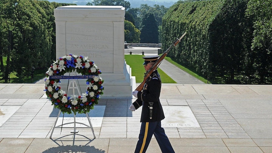 Arlington Cementary & Guard Ceremony with Iowa Jima Memorial
