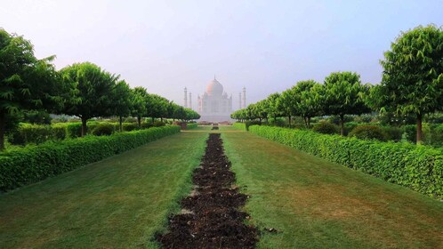From New Delhi: 2-Day Taj Mahal Sunrise and Sunset Tour