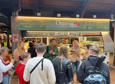 Barcelona: Street Food & Sightseeing Tour with Local Market