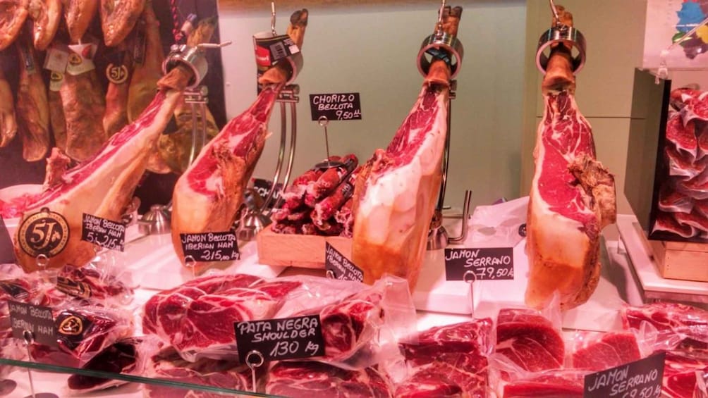 Picture 6 for Activity Barcelona: Street Food & Sightseeing Tour with Local Market