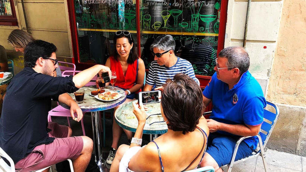 Picture 10 for Activity Barcelona: Street Food & Sightseeing Tour with Local Market