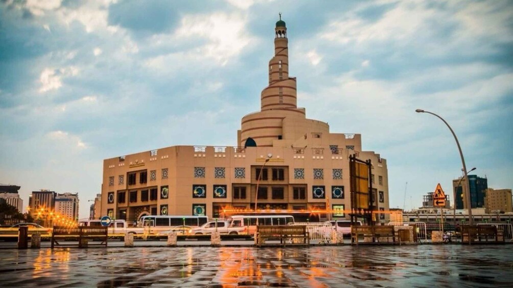 Doha : City Tour With Souq Waqif, Katara Village,The Pearl