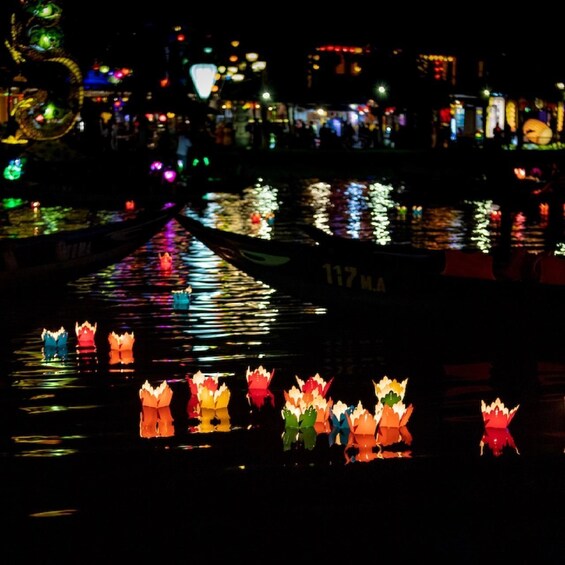 Picture 5 for Activity Hoi An: Floating Flower Lantern River Boat Ride at Night