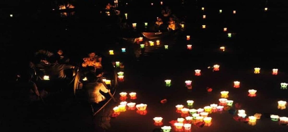 Picture 4 for Activity Hoi An: Floating Flower Lantern River Boat Ride at Night