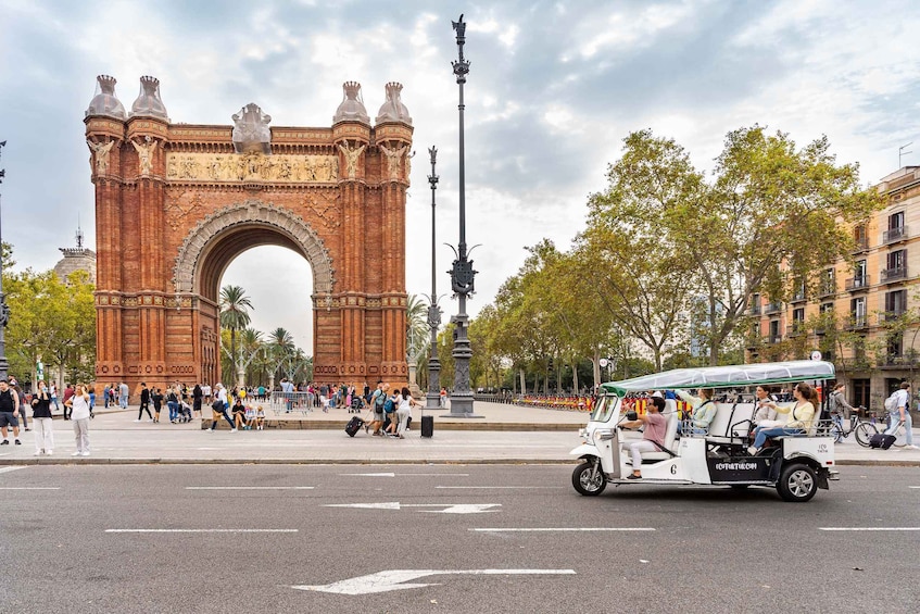 Picture 1 for Activity Barcelona: Private City Tour by Eco Tuk Tuk