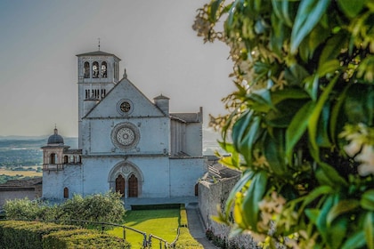 Assisi by driver and guide. Panoramic and Historical tour