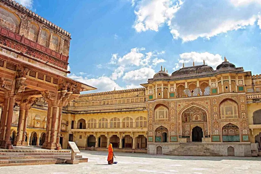 From Delhi: Agra, Jaipur 4-Day Luxury Golden Triangle Tour