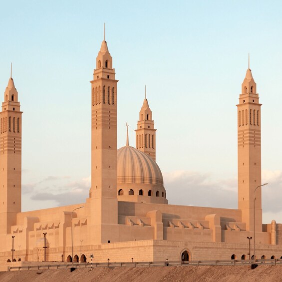 Enjoy Your Weekend: Full Day Tour to Nizwa, Bahla and Hamra