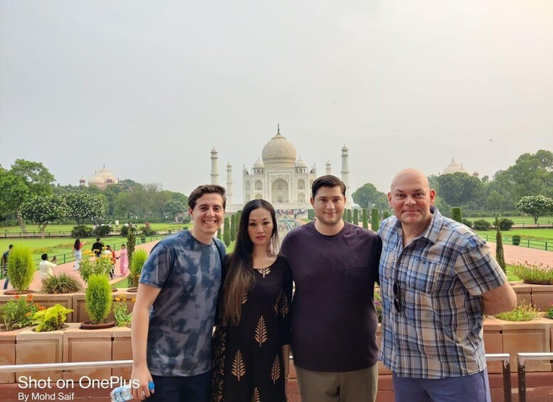 From Delhi: Taj Mahal Sunrise and Agra Fort Private Day Trip