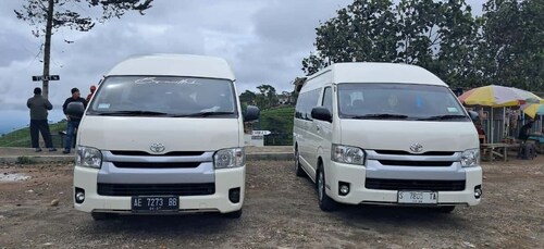 Surabaya:Private Car Charter with Professional Driver by Van