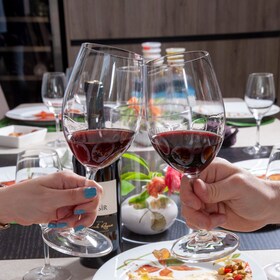 Tour guidato delle cantine libanesi con degustazioni e pranzo