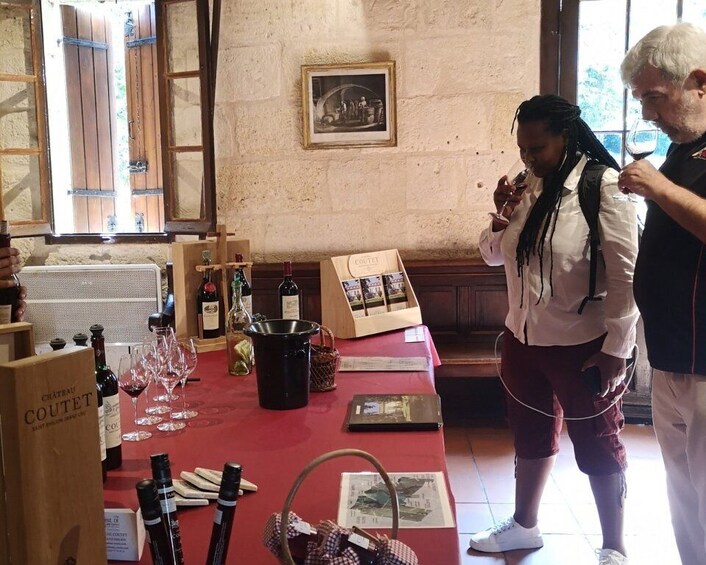 Picture 6 for Activity From Bordeaux: Saint-Émilion Half-Day Trip with Wine Tasting