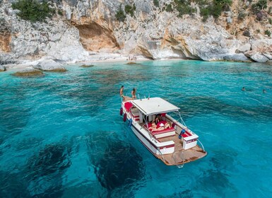 Cala Gonone: Motor Yacht Tour in the Gulf Of Orosei