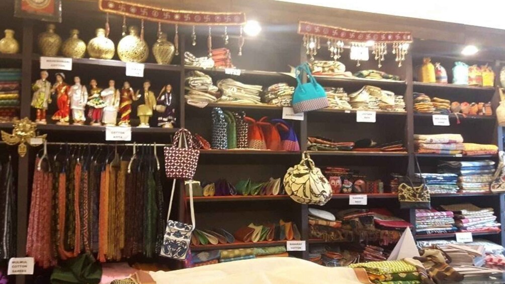 Picture 16 for Activity Delhi Exclusive Guided Shopping Tour with transfers