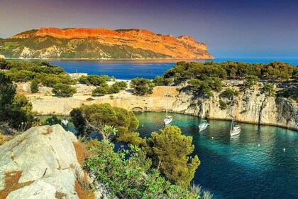 Le Calanques di Cassis, il villaggio e la degustazione di vini