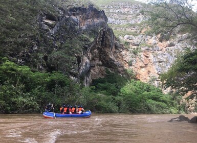 Rafting Utcubamba river near Gocta Waterfall, Amazonas, Perú