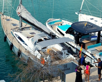 Barcelona: Sunset or Afternoon Yacht Cruise with Drinks