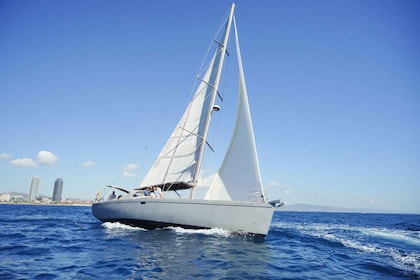 Barcelona: Sunset or Afternoon Yacht Cruise with Drinks