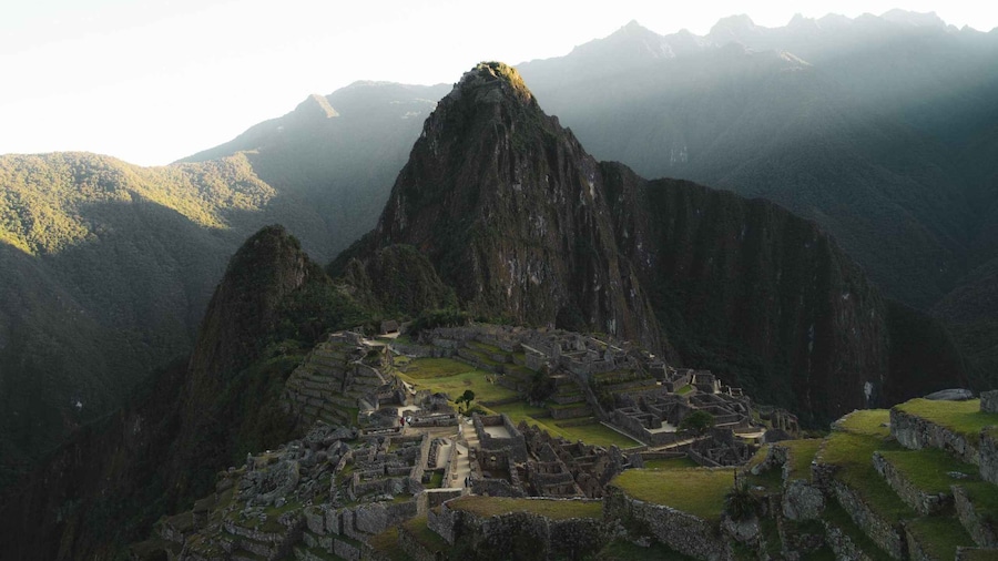 Macchu Picchu Private tour guide + bus ticket combo