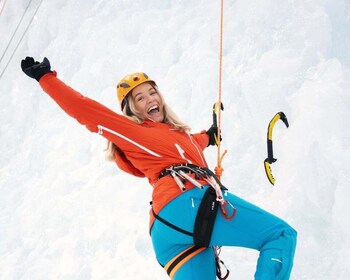 Oslo: Guided Ice Climbing Experience at SNØ Ski Dome