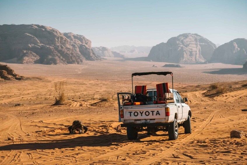 Wadi Rum: 2 Hour Jeep Tour with Overnight in Desert