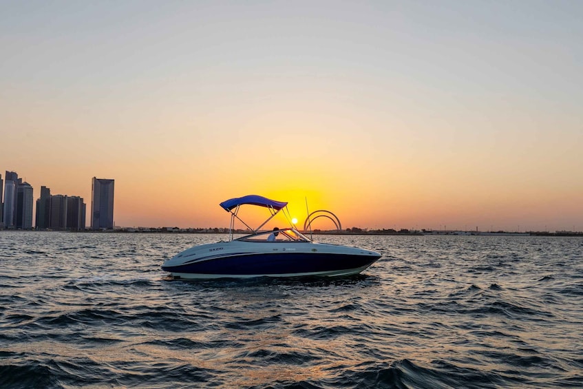 Doha: Sunset Boat Trip with Drinks