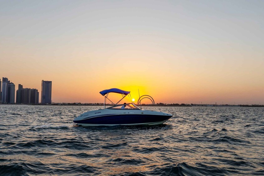 Doha: Sunset Boat Trip with Drinks