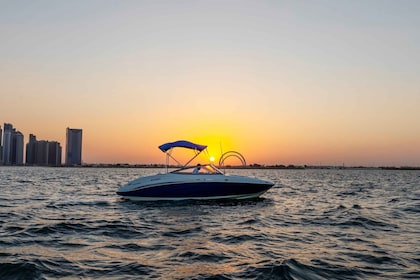 Doha: Sunset Boat Trip with Drinks