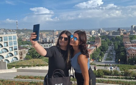 Walking City Tour in Yerevan with Brandy, 5 Wines & Bread