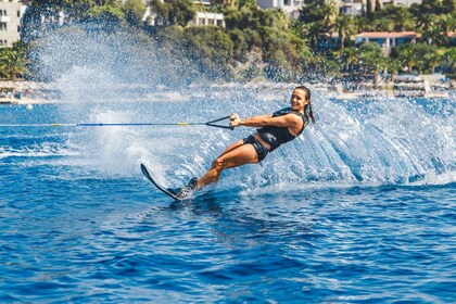 Albufeira: deportes acuáticos privados en lancha rápida