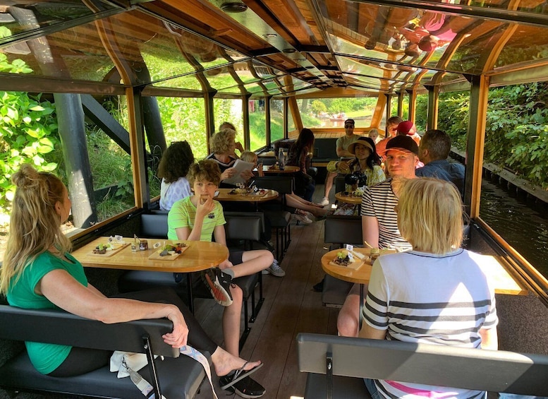 Picture 2 for Activity Giethoorn: Sightseeing Boat Tour