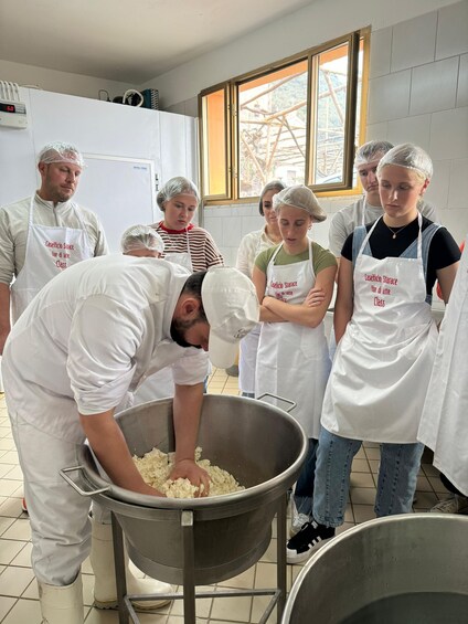 Picture 7 for Activity Vico Equense: Tour in the dairy "Mozzarella Experience"