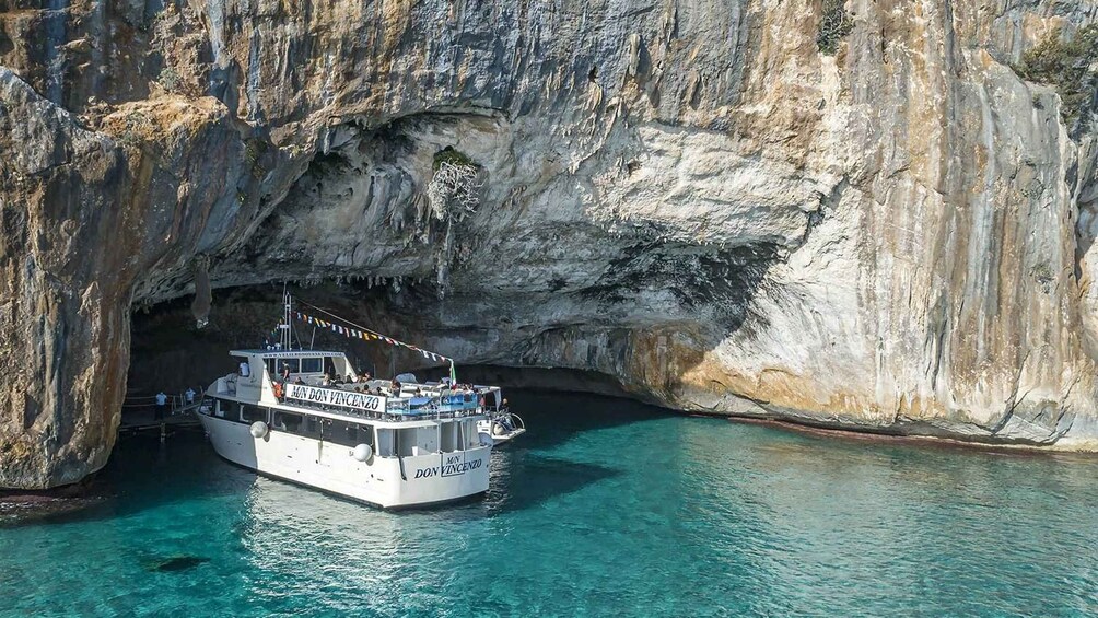 Cala Gonone: Grotta del Bue Marino and Cala Luna Boat Tour