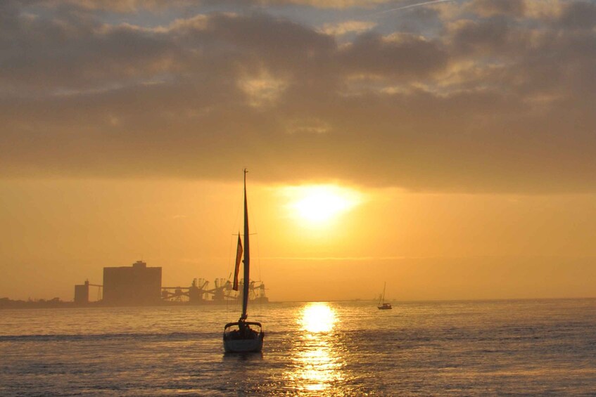 Picture 6 for Activity Lisbon: Sunset Cruise on The Tagus River with Welcome Drink