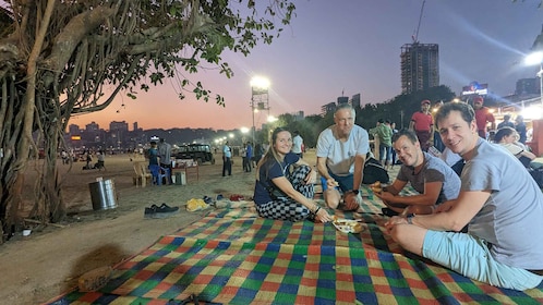 Discover Mumbai's street & beach with Vegetarian food tour