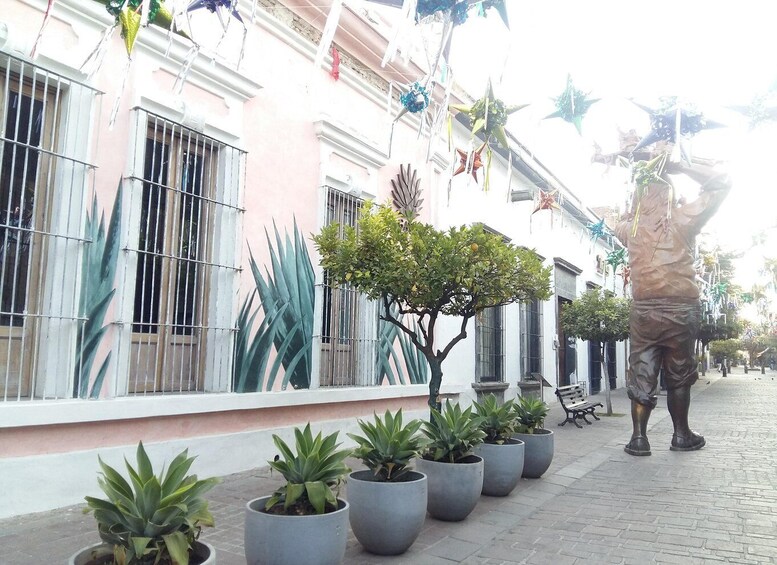 Picture 3 for Activity Tlaquepaque Magic Town: Artisans, Traditions, Architecture