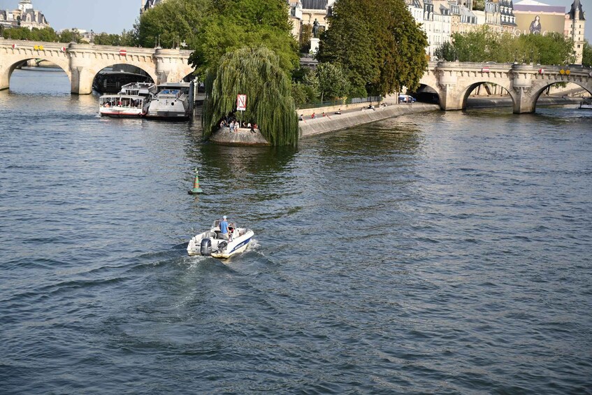 Picture 33 for Activity Paris private boat Seine River start near Eiffel Tower