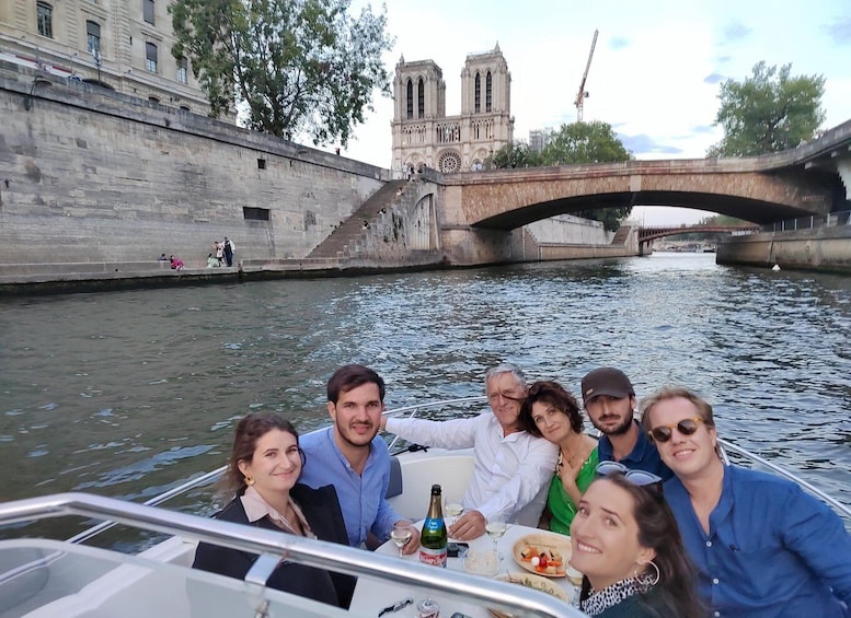 Picture 28 for Activity Paris private boat Seine River start near Eiffel Tower