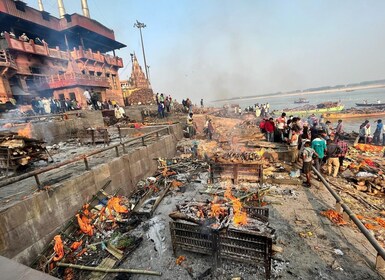 Varanasi: Manikarnika Ghat (Oldest Cremation Site) Tour