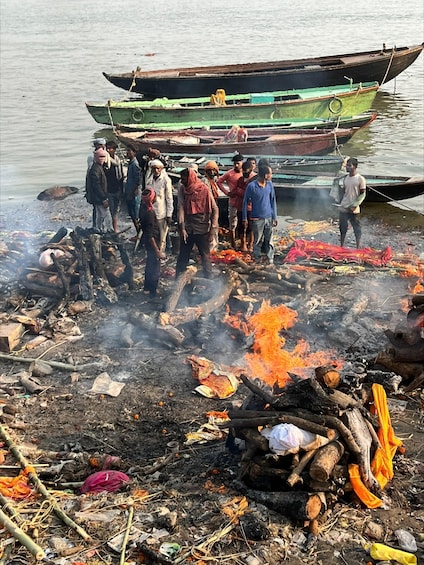 Picture 2 for Activity Varanasi: Manikarnika Ghat (Oldest Cremation Site) Tour