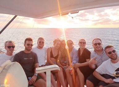 Curaçao : Excursion en bateau au coucher du soleil avec collations et boiss...