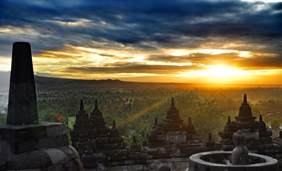 From Yogyakarta: Kedung Kayang Waterfall & Borobudur Sunset