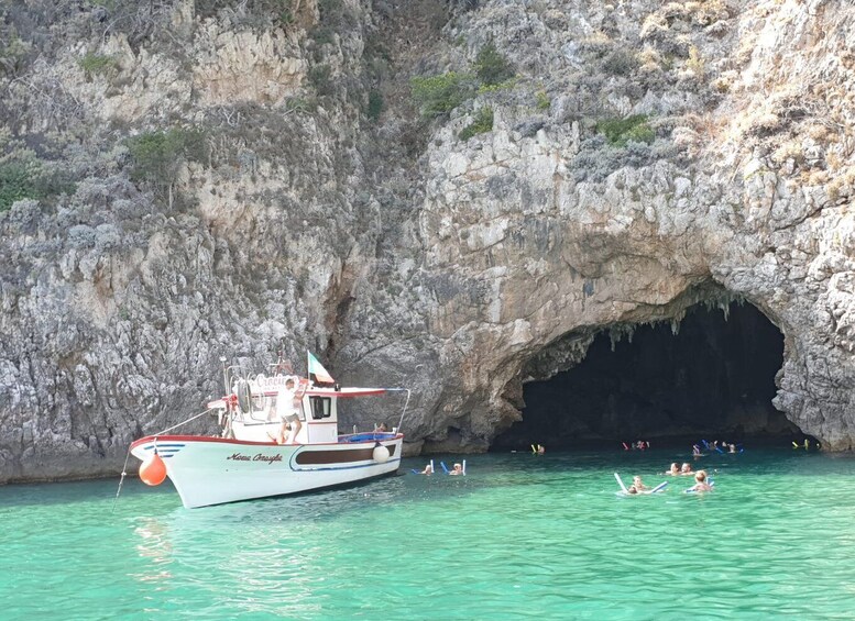 Picture 5 for Activity Sperlonga: Private Cruise to discover the "Seven Beaches"